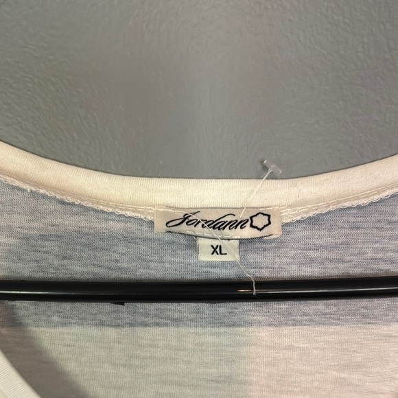 Gray and White Fitted Short Sleeve Tee - Picture 3 of 4